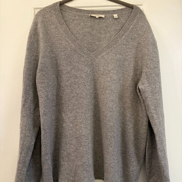 Vince Weekend V-Neck Cashmere Pullover Sweater — Size L - Picture 1 of 3